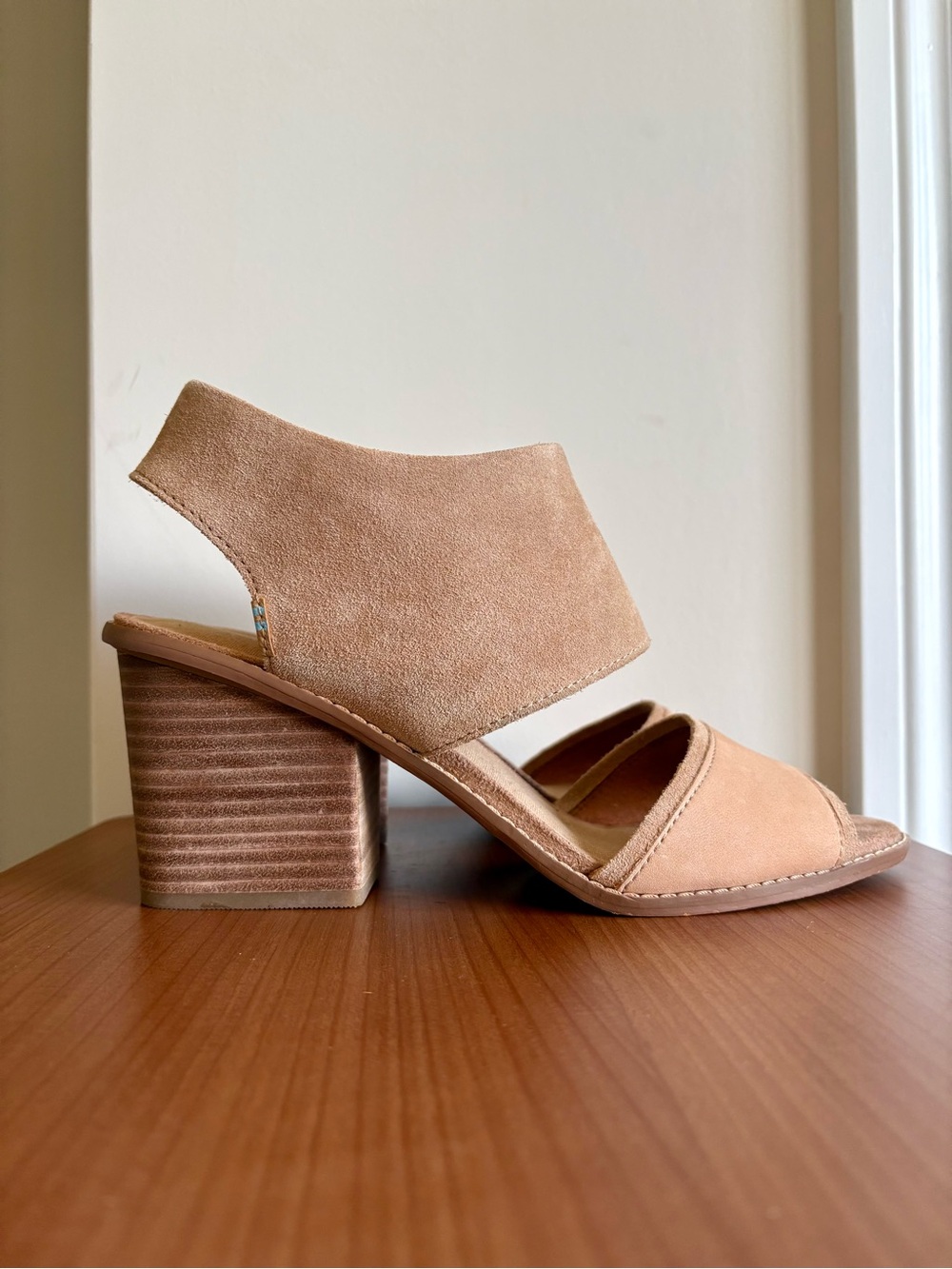 TOMS Majorca Cutout Block Heel Sandals Women’s 9.5 Tan Suede